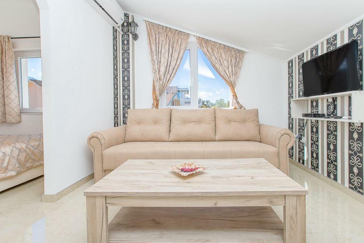 Apartments Infinity ティヴァト エクステリア 写真